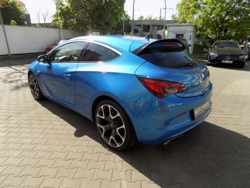 Opel Astra 2.0 16V OPC