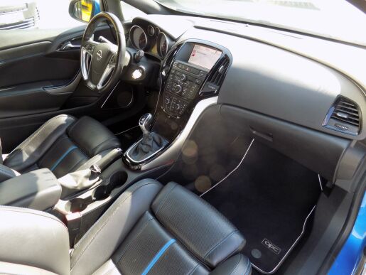 Opel Astra 2.0 16V OPC