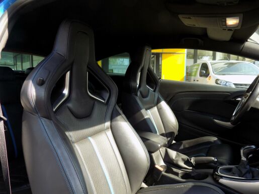 Opel Astra 2.0 16V OPC
