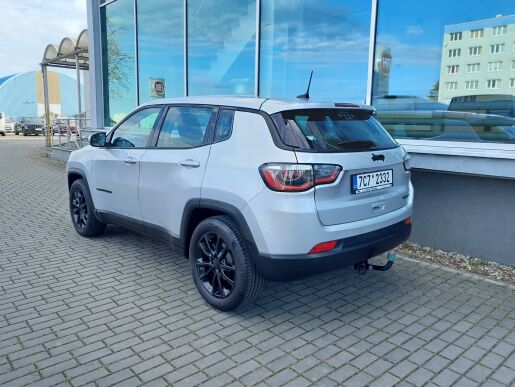 Jeep Compass 1.3 130 PS manuál, ČR, 1.maj.