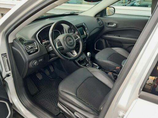 Jeep Compass 1.3 130 PS manuál, ČR, 1.maj.