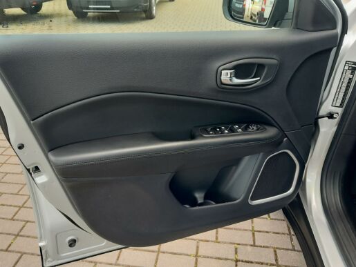 Jeep Compass 1.3 130 PS manuál, ČR, 1.maj.