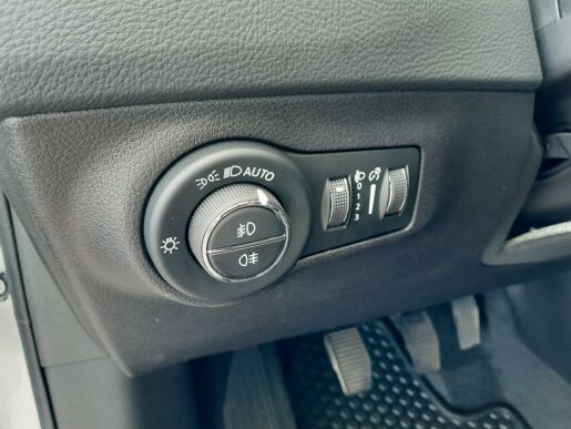 Jeep Compass 1.3 130 PS manuál, ČR, 1.maj.