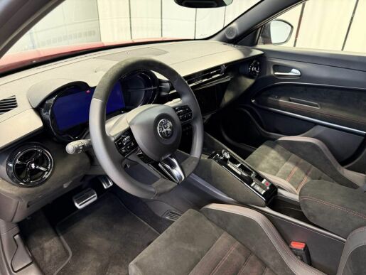 Alfa Romeo Junior Veloce 280 Elettrica 54 kWh