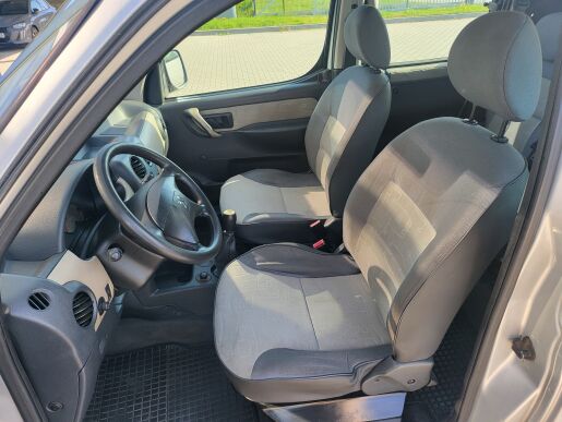 Peugeot Partner Combi 1.6HDi MAN5 75k - 5 Míst