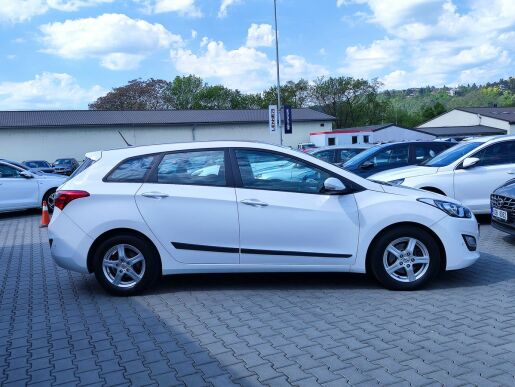 Hyundai i30 1.6 CRDi/81kW Trikolor
