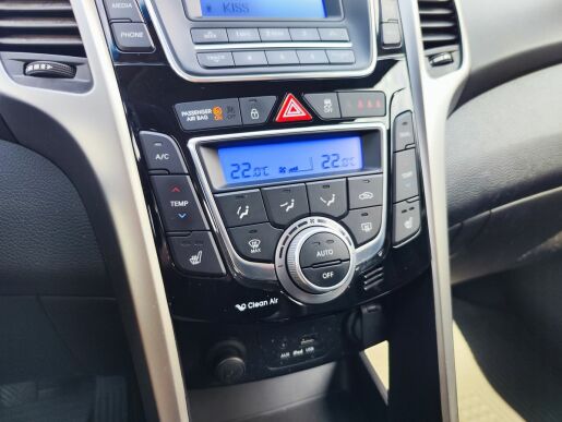 Hyundai i30 1.6 CRDi/81kW Trikolor