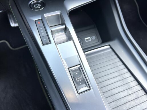 Peugeot 408 e-GT Plug-in HYBRID 225k, FULL