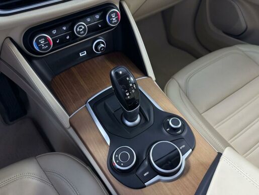 Alfa Romeo Stelvio 2.0 T 200k AT8 ZF Q4 4x4 Super