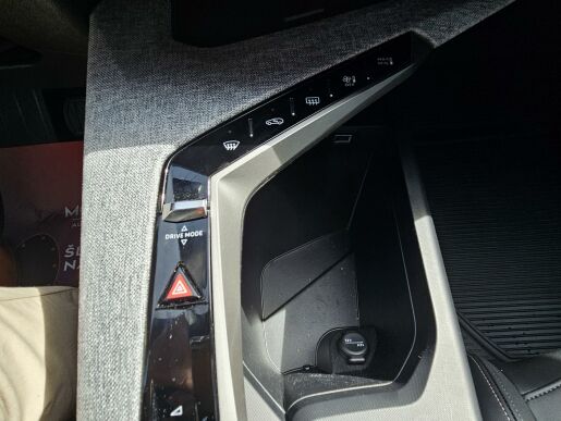 Peugeot 5008 Hybrid 136 ALLURE e-DCS6