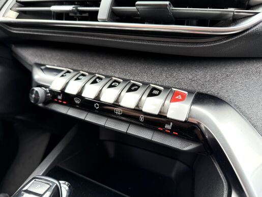 Peugeot 3008 ALLURE, el. sedadla+kufr, navigace