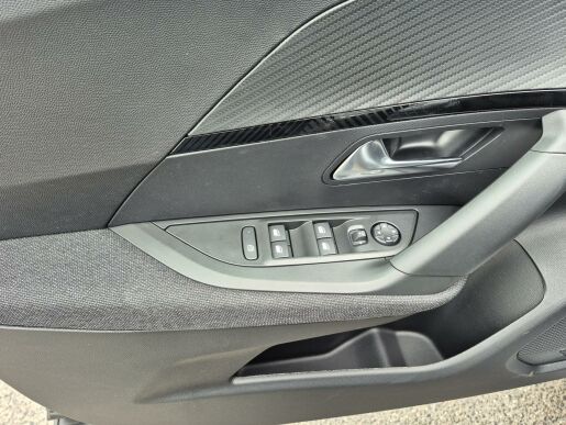 Peugeot 2008 STYLE PureTech 100 S&S MAN6