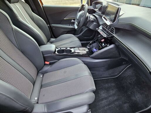 Peugeot 2008 1.2 PT 130 GT EAT8
