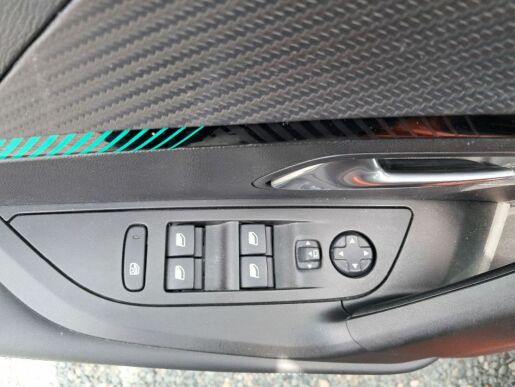Peugeot 2008 Allure 1,2 PureTech 130 96 kW