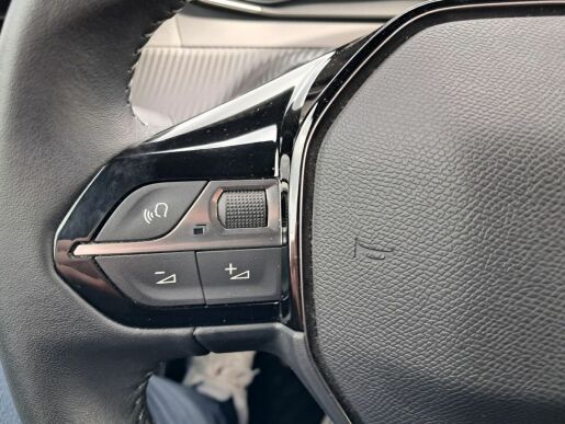 Peugeot 2008 Allure 1,2 PureTech 130 96 kW