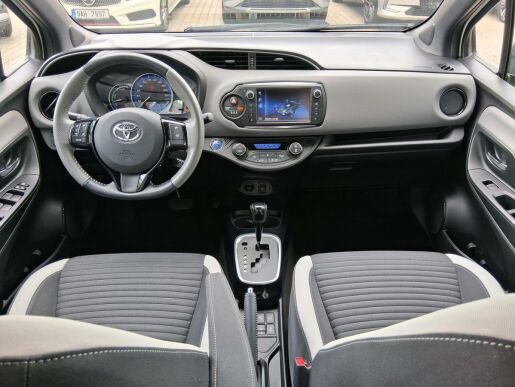 Toyota Yaris SELECTION 1.5 Hybrid 74 kW