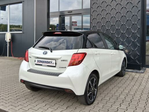 Toyota Yaris SELECTION 1.5 Hybrid 74 kW