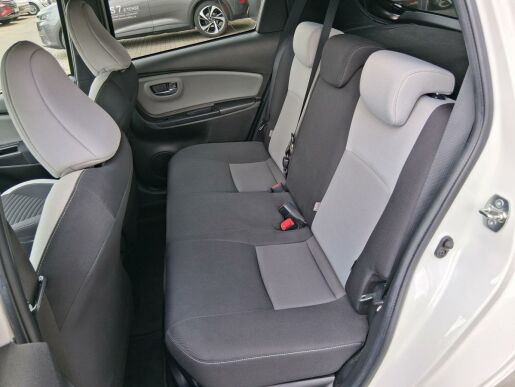 Toyota Yaris SELECTION 1.5 Hybrid 74 kW