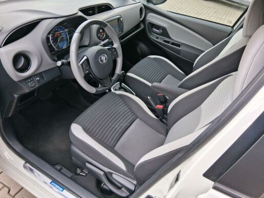 Toyota Yaris SELECTION 1.5 Hybrid 74 kW