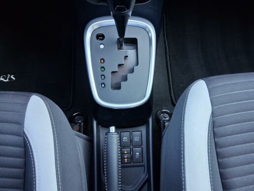 Toyota Yaris SELECTION 1.5 Hybrid 74 kW