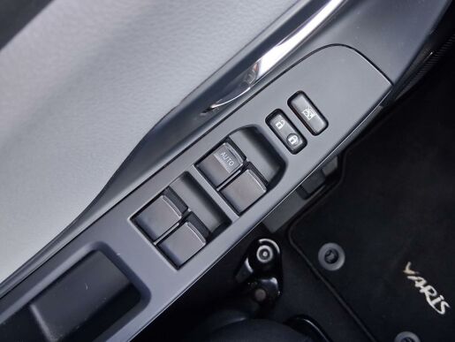 Toyota Yaris SELECTION 1.5 Hybrid 74 kW