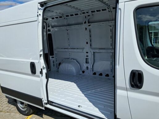 Peugeot Boxer Furgon 3300 L2H2 Blue HDi 140