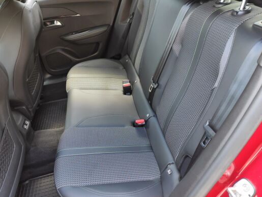 Peugeot 2008 GT 155k AUT8 DPH NAVI