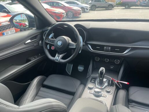 Alfa Romeo Stelvio Quadrifoglio MY23  V6