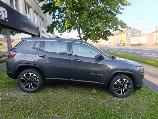 Jeep Compass Altitude 1,5 Turbo e-Hybrid
