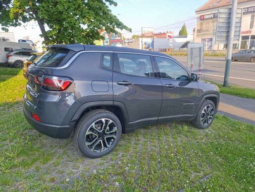 Jeep Compass Altitude 1,5 Turbo e-Hybrid