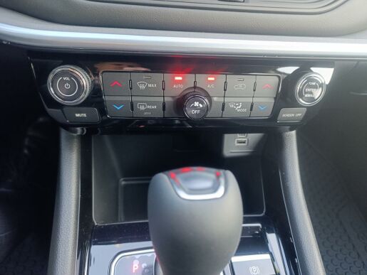 Jeep Compass Altitude 1,5 Turbo e-Hybrid