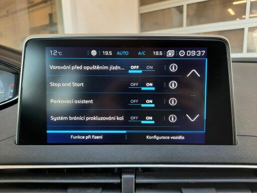 Peugeot 3008 ALLURE 1,5 BHDI 130k M6