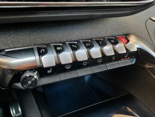 Peugeot 3008 ALLURE 1,5 BHDI 130k M6
