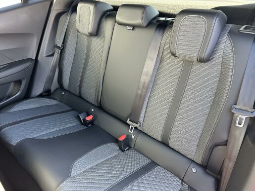 Peugeot 2008 ALLURE Hybrid 136 e-DCS6