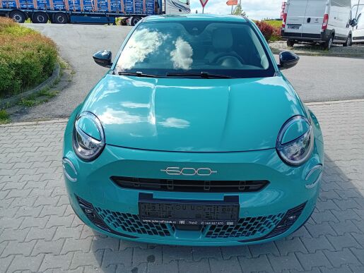Fiat 600e 54kWh 156k La Prima /IHNED/