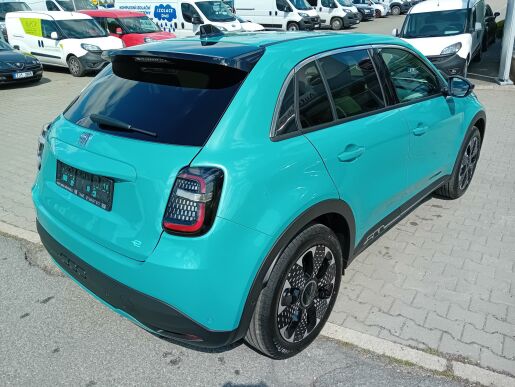 Fiat 600e 54kWh 156k La Prima /IHNED/