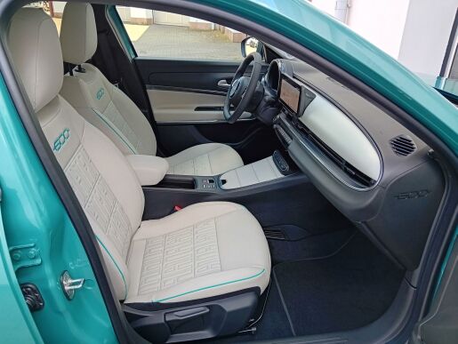 Fiat 600e 54kWh 156k La Prima /IHNED/
