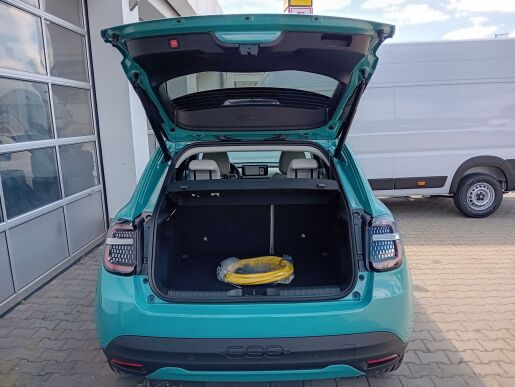Fiat 600e 54kWh 156k La Prima /IHNED/