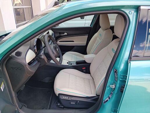 Fiat 600e 54kWh 156k La Prima /IHNED/