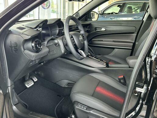 Alfa Romeo Junior 1.2T Q4 Speciale 145k