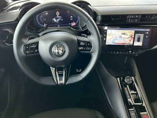 Alfa Romeo Junior 1.2T Q4 Speciale 145k