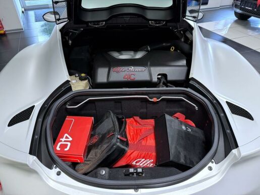 Alfa Romeo 4C 1,8 16V TBI TCT 240k LAUNCH ED