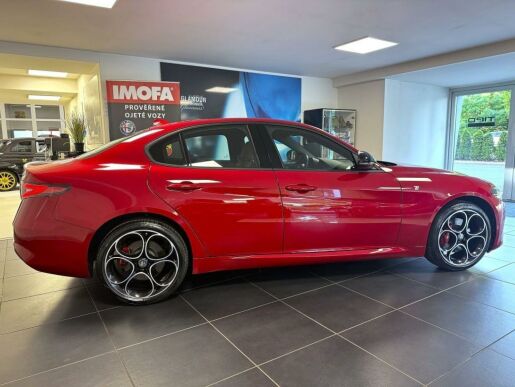 Alfa Romeo Giulia 2.0T 280k AT8 ZF Q4 4x4 TI, re