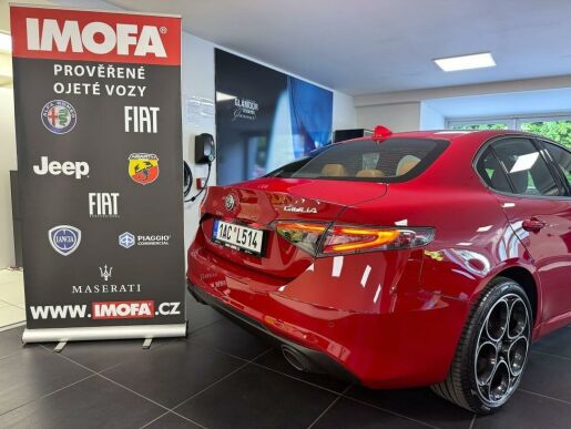 Alfa Romeo Giulia 2.0T 280k AT8 ZF Q4 4x4 TI, re