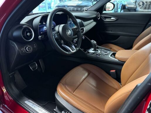 Alfa Romeo Giulia 2.0T 280k AT8 ZF Q4 4x4 TI, re