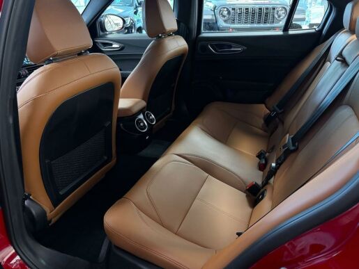 Alfa Romeo Giulia 2.0T 280k AT8 ZF Q4 4x4 TI, re
