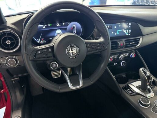 Alfa Romeo Giulia 2.0T 280k AT8 ZF Q4 4x4 TI, re
