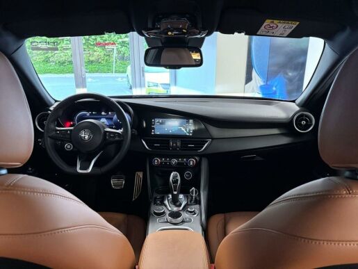 Alfa Romeo Giulia 2.0T 280k AT8 ZF Q4 4x4 TI, re