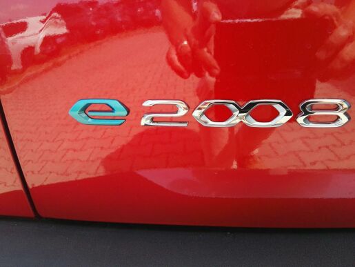 Peugeot 2008 e-ALLURE 136 k