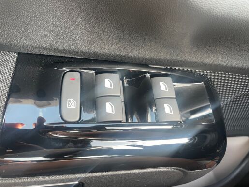 Citroën C3 1.2 PureTech SHINE EAT6